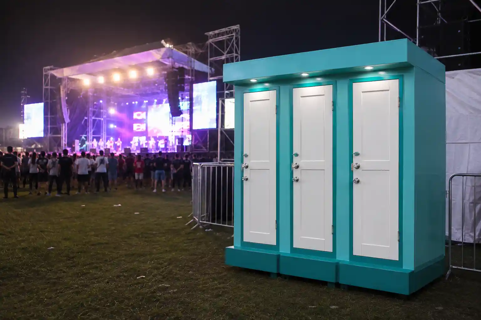 So sánh thuê và mua nhà vệ sinh di động