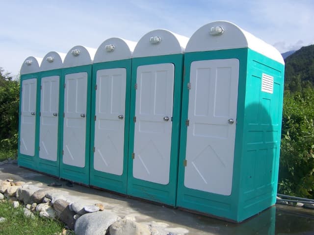 Dịch vụ bán và cho thuê nhà vệ sinh di động tại Hà Nội